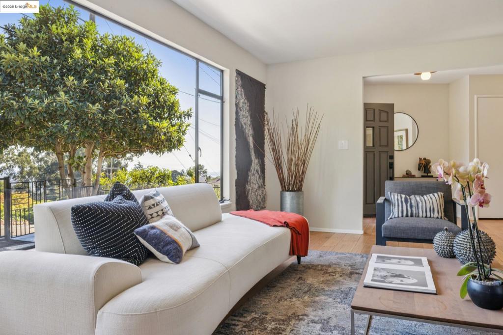 LINCOLN HIGHLAND - Residential