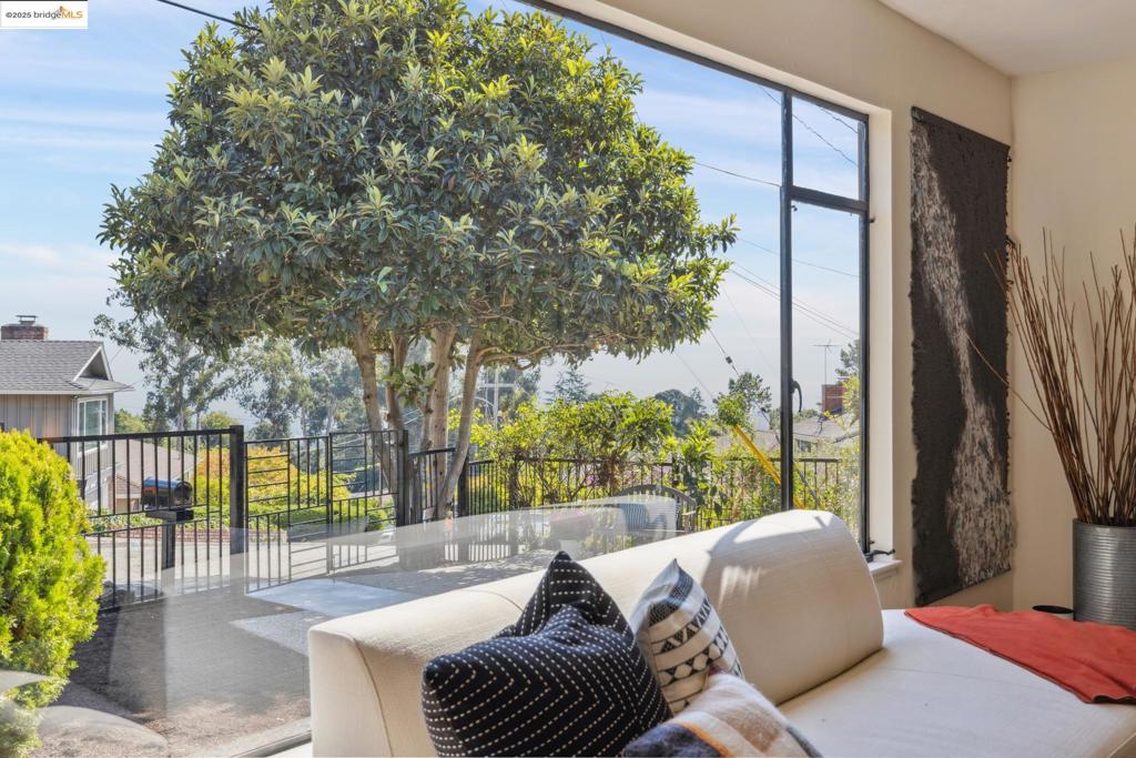 LINCOLN HIGHLAND - Residential