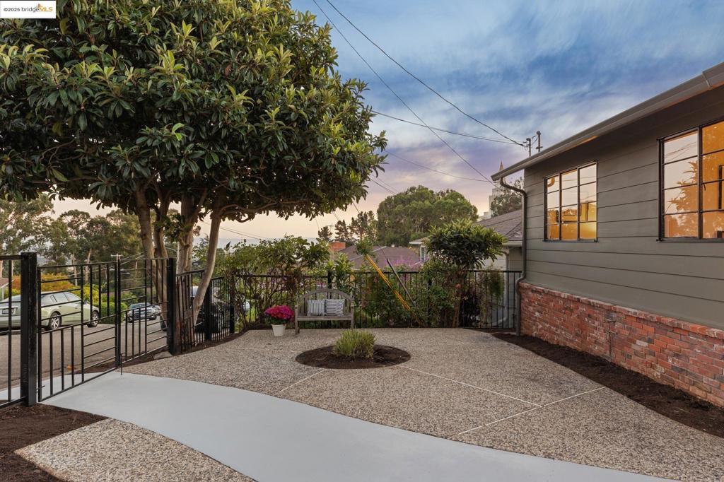 LINCOLN HIGHLAND - Residential