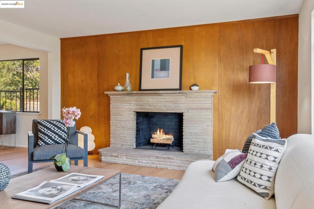 LINCOLN HIGHLAND - Residential