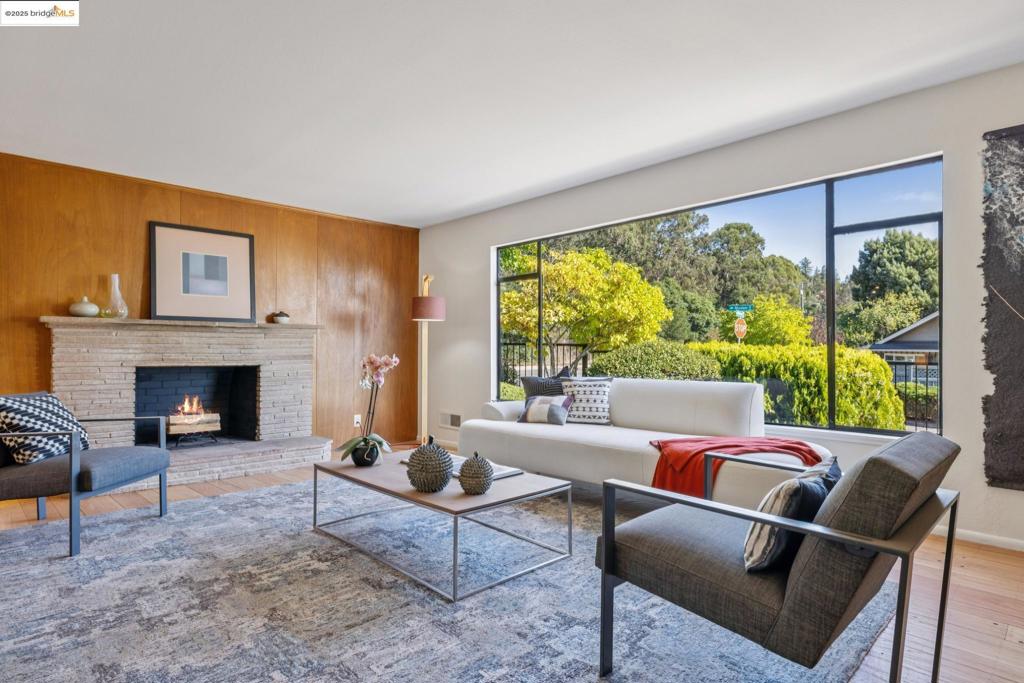 LINCOLN HIGHLAND - Residential