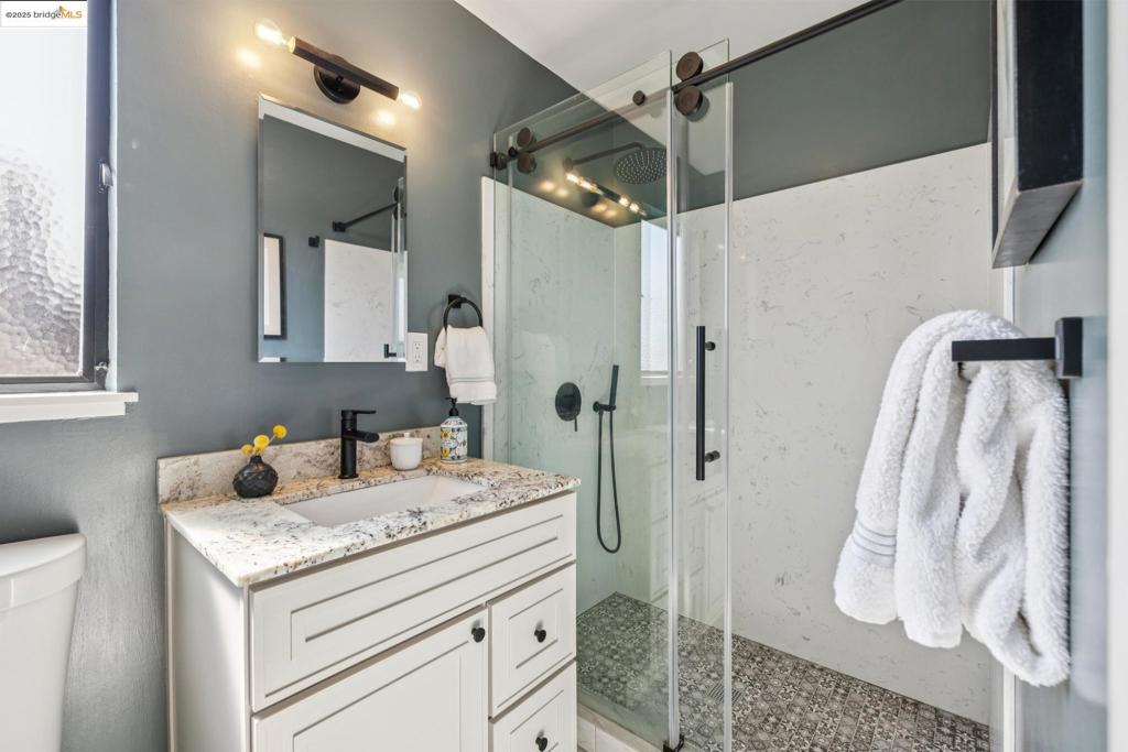 LINCOLN HIGHLAND - Residential