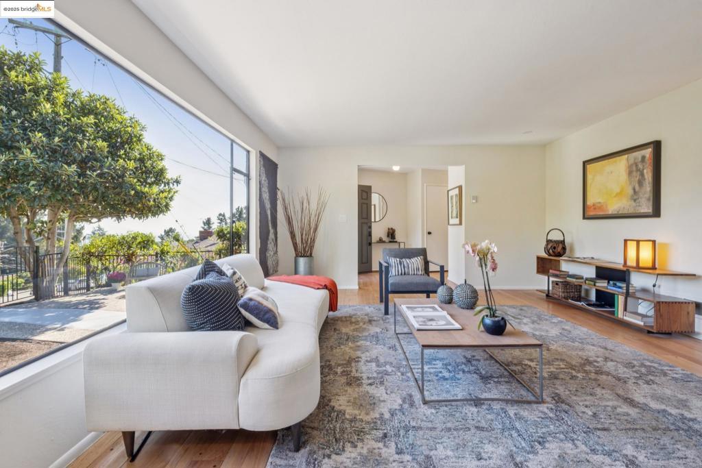 LINCOLN HIGHLAND - Residential