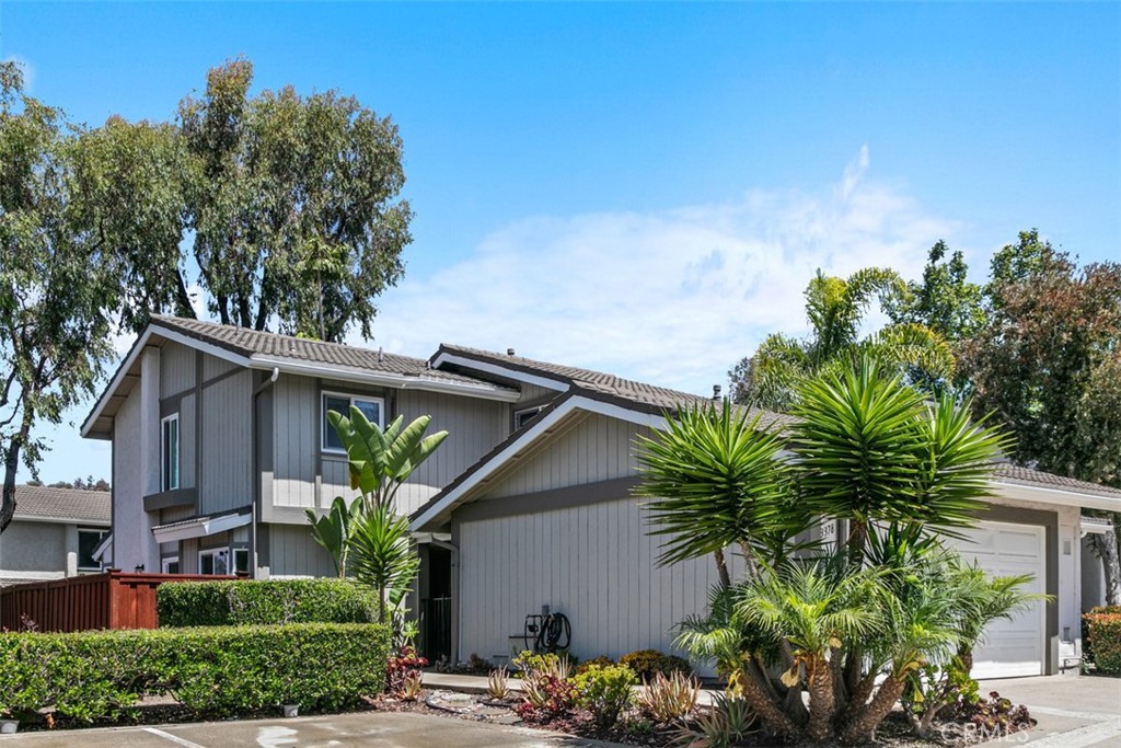 End Unit Backing to Greenbelt in Coveted Mira Costa Villas!!!
Welcome to this spacious 3-bedroom, 2-bath condo located in the highly desirable Mira Costa Villas community of North San Clemente. Ideally situated near beaches, shopping, and top-rated restaurants, this end unit offers privacy, comfort, and convenience.
The thoughtfully designed floor plan features a downstairs bedroom and full bath—perfect for guests or flexible living. The well-laid-out kitchen includes new appliances, making meal prep a breeze and adding modern appeal. Step outside to an oversized fenced patio that backs to a peaceful greenbelt—ideal for entertaining or enjoying the coastal breeze. Don’t miss this opportunity to invest in one of San Clemente’s most sought-after communities as a primary residence or rental property.