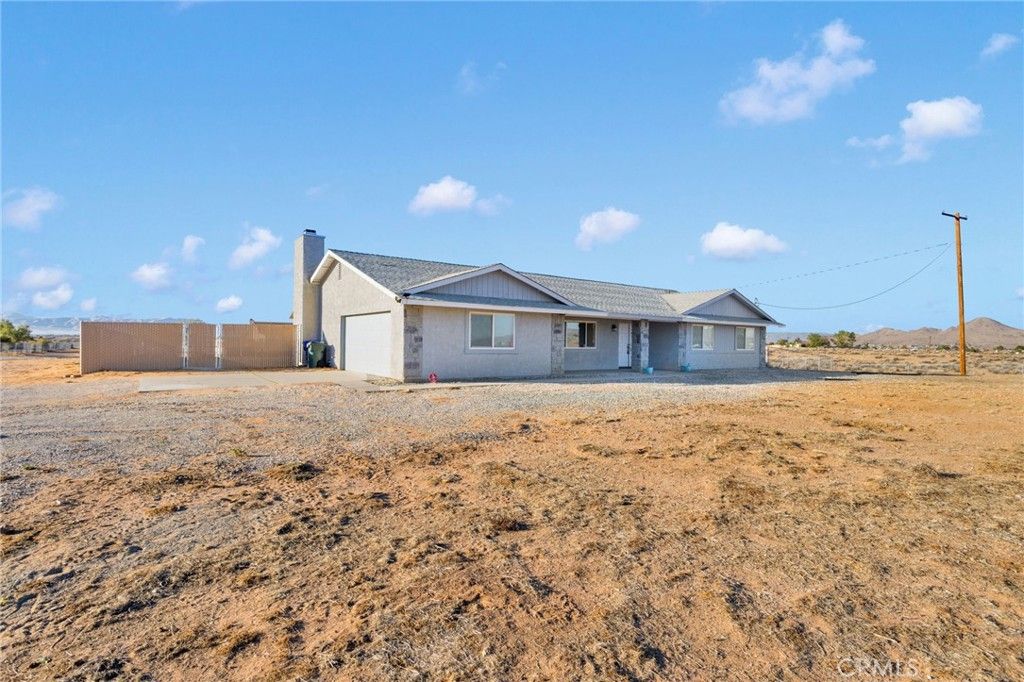 Photo of 22337 Waalew Rd, Apple Valley, CA 92307 (MLS # IG26063433)