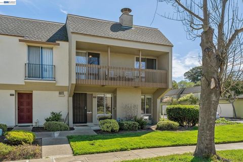 Photo of 1024 Fontana Dr, Alameda, CA 94502 (MLS # 41128738)
