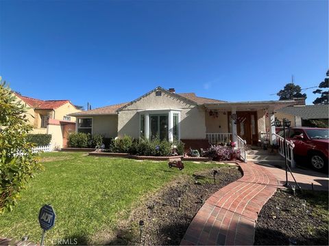 Photo of 1350 Graynold Avenue, Glendale, CA 91202 (MLS # CV26037888)