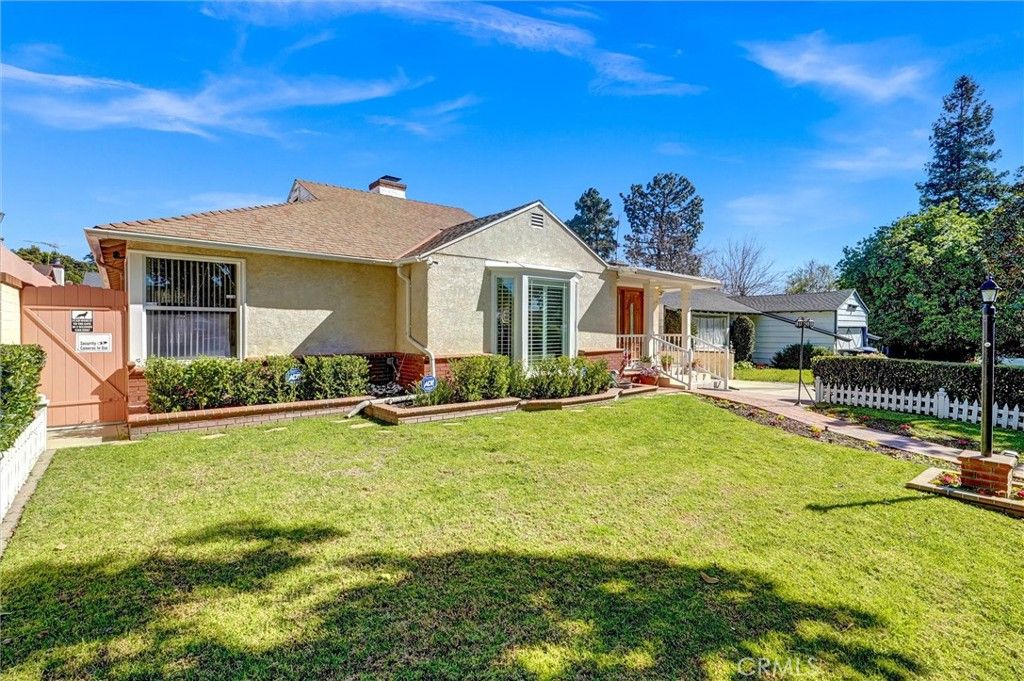 Photo of 1350 Graynold Avenue, Glendale, CA 91202 (MLS # CV26037888)