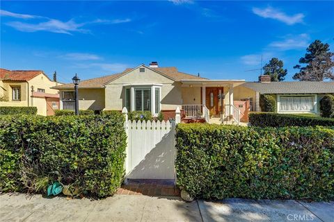 Photo of 1350 Graynold Avenue, Glendale, CA 91202 (MLS # CV26037888)