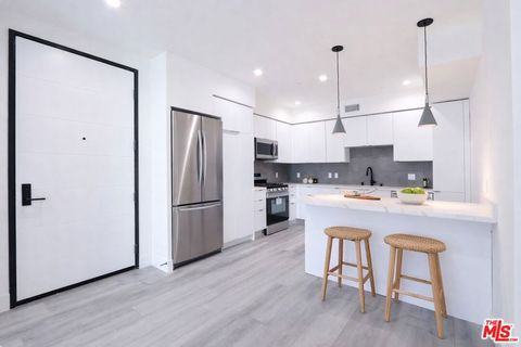 Photo of 11800 Courtleigh Drive #306, Los Angeles, CA 90066 (MLS # 26676251)