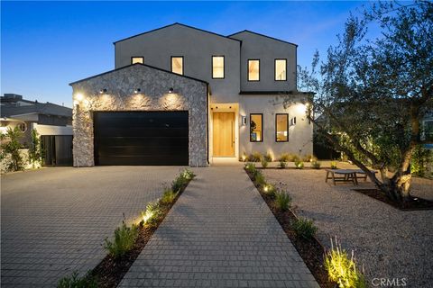 Photo of 4941 Nagle Avenue, Sherman Oaks, CA 91423 (MLS # SR26024030)