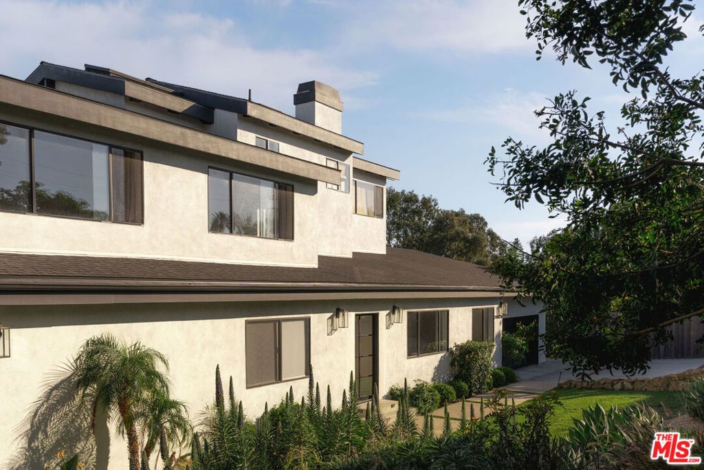 Photo of 29328 Heathercliff Road, Malibu, CA 90265 (MLS # 26670127)