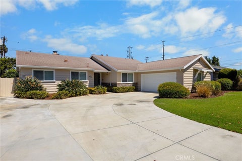 Photo of 831 E Hoover AVE, Orange, CA 92867 (MLS # OC26194316)