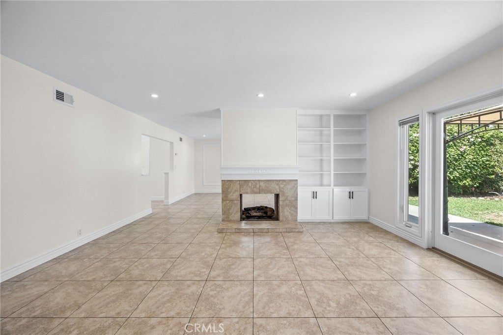 831 E Hoover