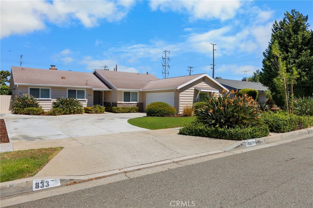 831 E Hoover