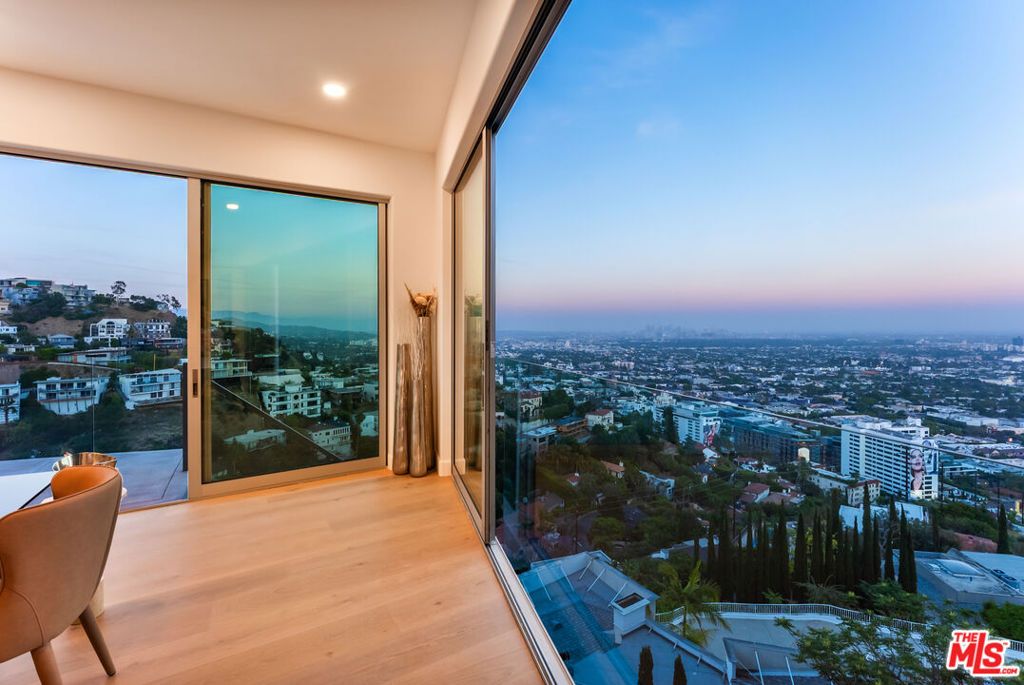 Photo of 8654 Hollywood Boulevard, Los Angeles, CA 90069 (MLS # 25540023)
