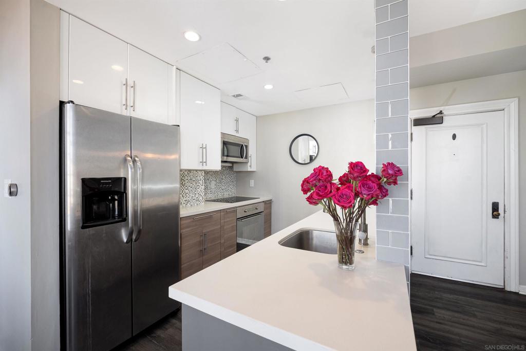 702 ASH ST 404