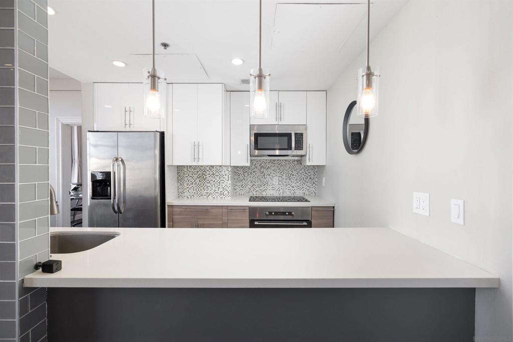 702 ASH ST 404