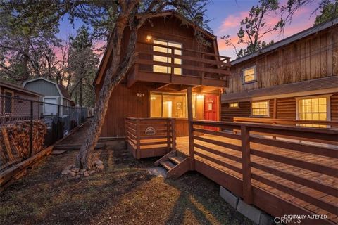 Photo of 598 Maple Ln, Sugarloaf, CA 92386 (MLS # HD26071826)