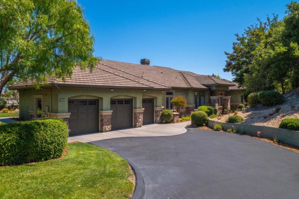 Nestled near the top of Las Palmas, one of Salinas' most sought-after communities, this meticulous 4 bed, 3.5 bath, 3809 sq ft, single-story home on 1.81 acres offers a rare blend of elegance, sophistication, comfort & privacy. Design features include high ceilings, generous living spaces, a formal dining room, a den/office, and a well-appointed kitchen perfect for gatherings. Large windows frame tranquil panoramic hill & valley views. The primary suite, a private retreat with stunning views, offers a spacious en-suite bathroom, two vanities, a soaking tub & generous walk-in closet. Outdoor living takes center stage with landscaped yards & patios to enjoy al fresco dining & year-round enjoyment. An attached 3-car garage provides ample storage. Other highlights incl a community pool offering a place to relax & connect with neighbors. Located w/ easy access to Salinas, Monterey & surrounding areas, this home offers an exceptional lifestyle in one of California's most desirable regions!