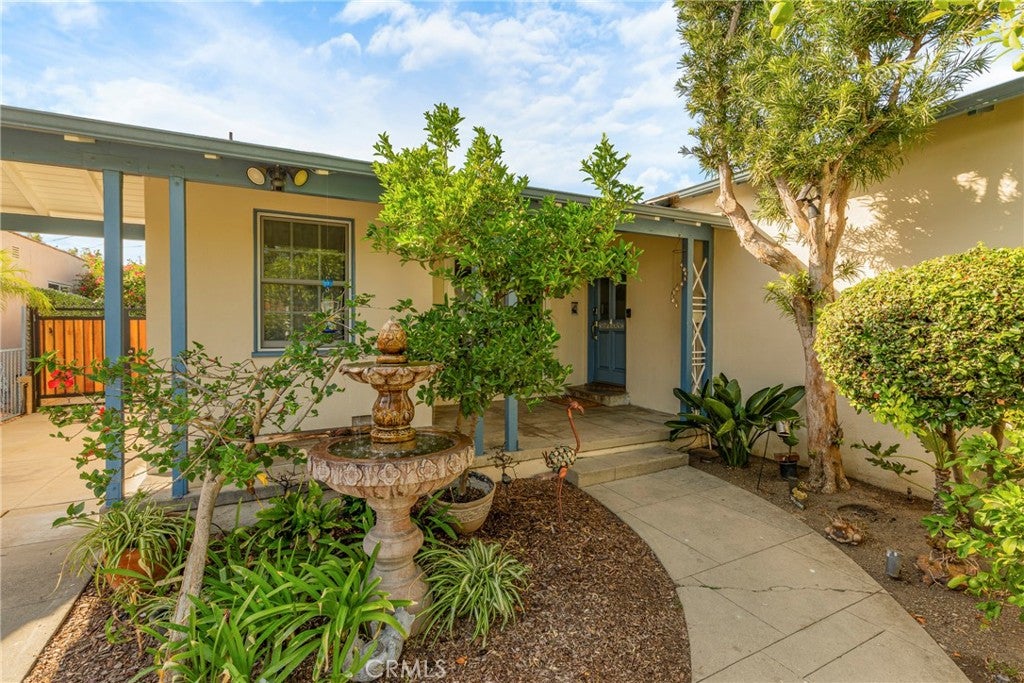 1733 S Corning