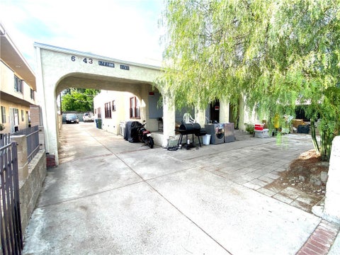 Photo of 6743 Tujunga Avenue, North Hollywood, CA 91606 (MLS # SR26203921)
