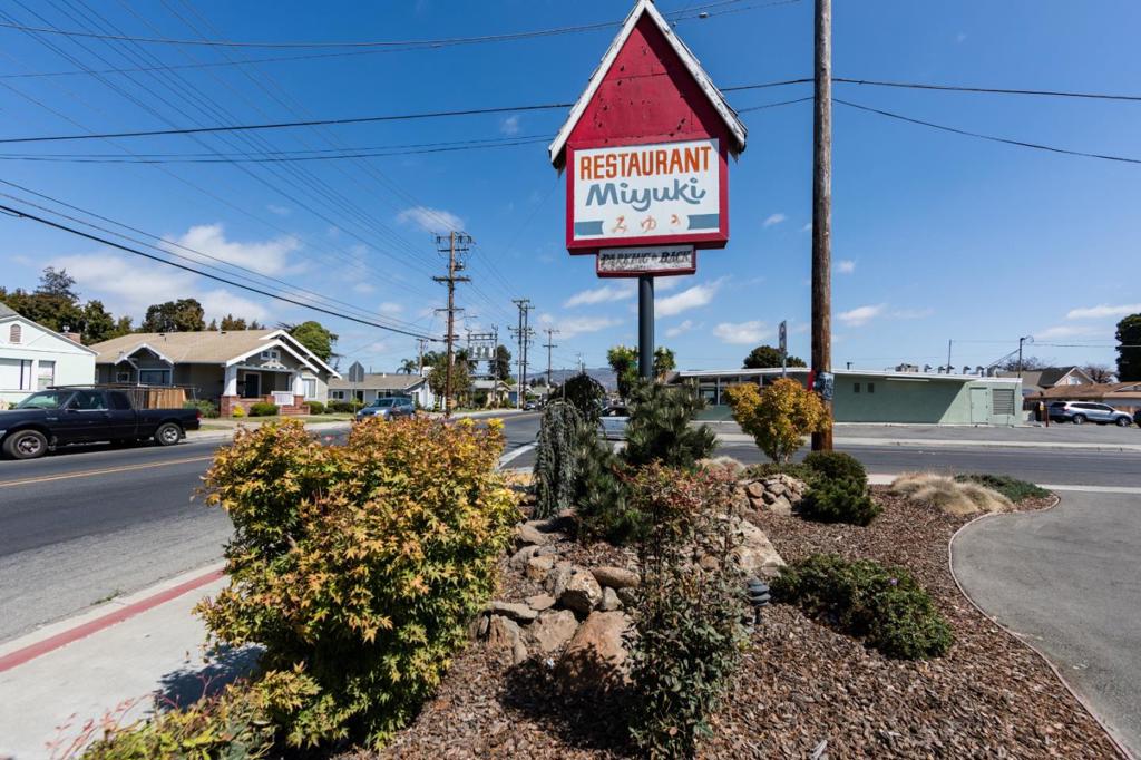 Amazing opportunity on this award-winning well-established restaurant that has been the pride of Watsonville for over 40 years! Turn key operation ready for the next owner!