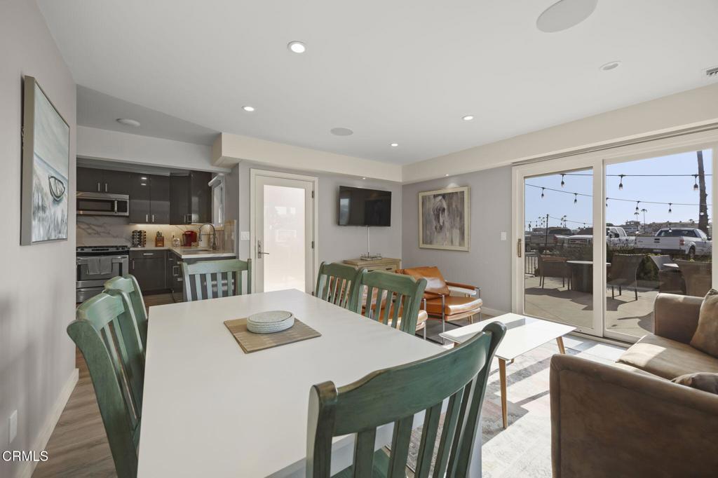 2924 Lakeshore Court