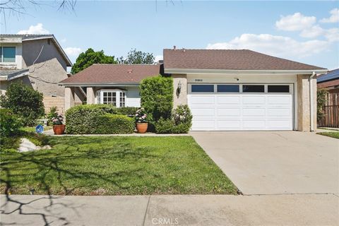 Photo of 21811 Merridy Street, Chatsworth, CA 91311 (MLS # SR26042961)