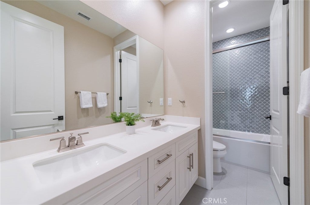 2033 Rembrandt, Santa Ana CA 92704 - Photo 35