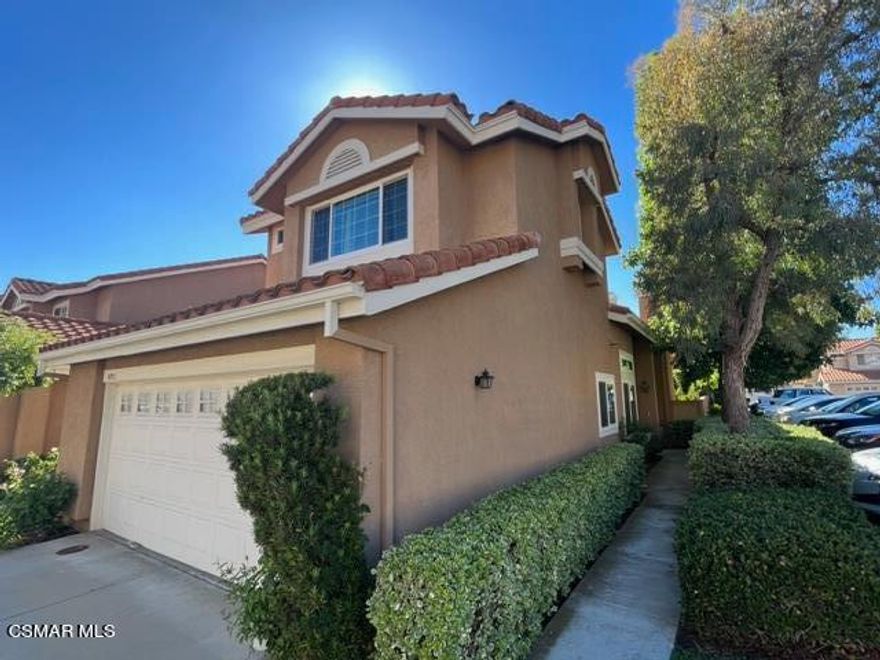 FURNISHED Capri End-Unit 3+3, Spacious and Open Floorplan w/Lush Private Patio. Large Living Area w/Fireplace and Vaulted Ceilings. Large Formal Dining, Cook's Kitchen w/Newer Appliances & Cookware. One Large Bedroom Downstairs w/Full Bathroom Downstairs too. New Dual-Pane windows help control temperature and keep inside Serene.  Big Master Upstairs w/Private Bath, Dual Vanity and Soaker Tub w/Shower Stall plus Third Bedroom Up and Hall Bathroom. Newer Paint, Hardwood Floors, many Recent Upgrades, Piano, Direct Access 2-car Garage, Washer & Dryer, AC, steps to Guest Parking, Neighborhood Pools, Spas, Tennis Courts and Green Belt/Park in Oak Park Unified School District right across from Red Oak Elementary, close to Shopping, Open Space and 101 Fwy. See it Today! FULLY FURNISHED Month-to-Month OK