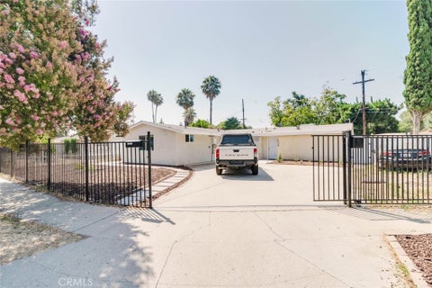 Photo of 15526 Donmetz Street, Los Angeles, CA 91345 (MLS # GD26158118)