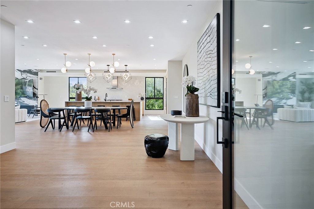 22268 Avenue San Luis