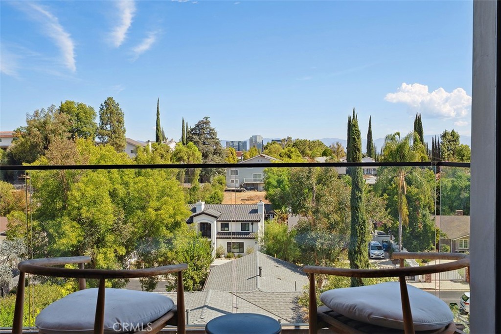 22268 Avenue San Luis