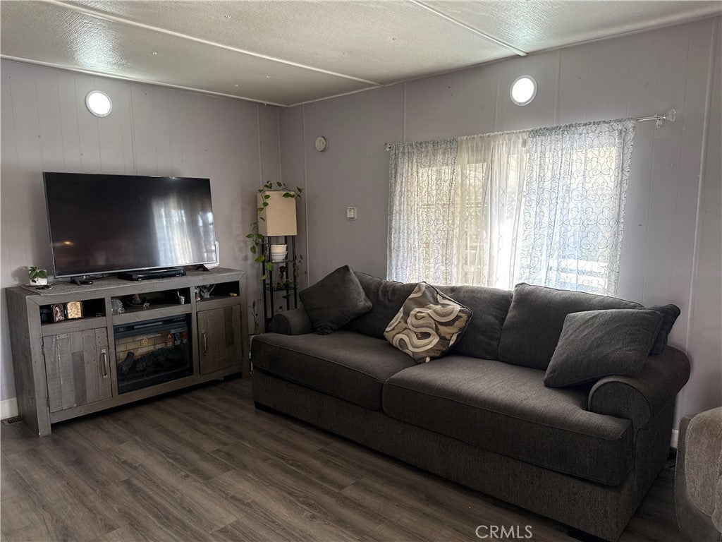 1203 W 6th Street 81
