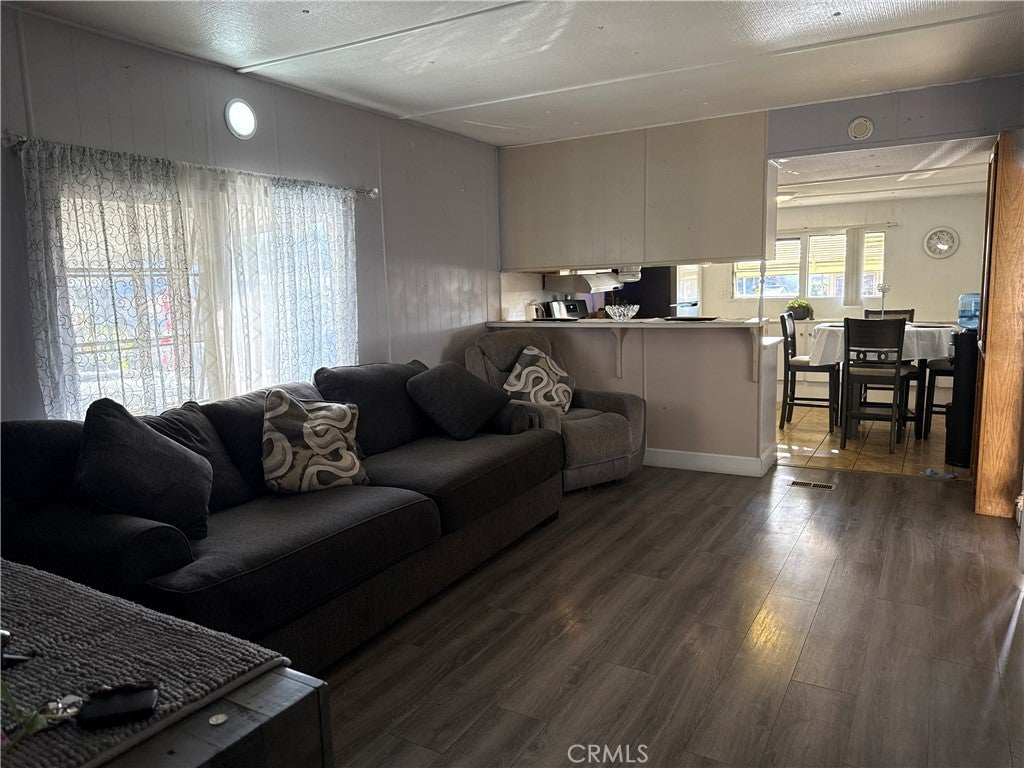 1203 W 6th Street 81
