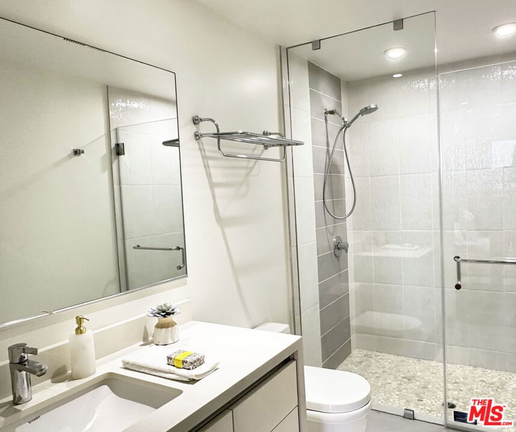 Photo of 441 S Barrington Avenue #209, Los Angeles, CA 90049 (MLS # 25626879)