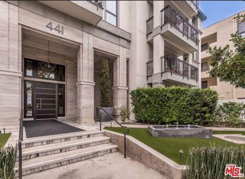 Photo of 441 S Barrington Avenue #209, Los Angeles, CA 90049 (MLS # 25626879)