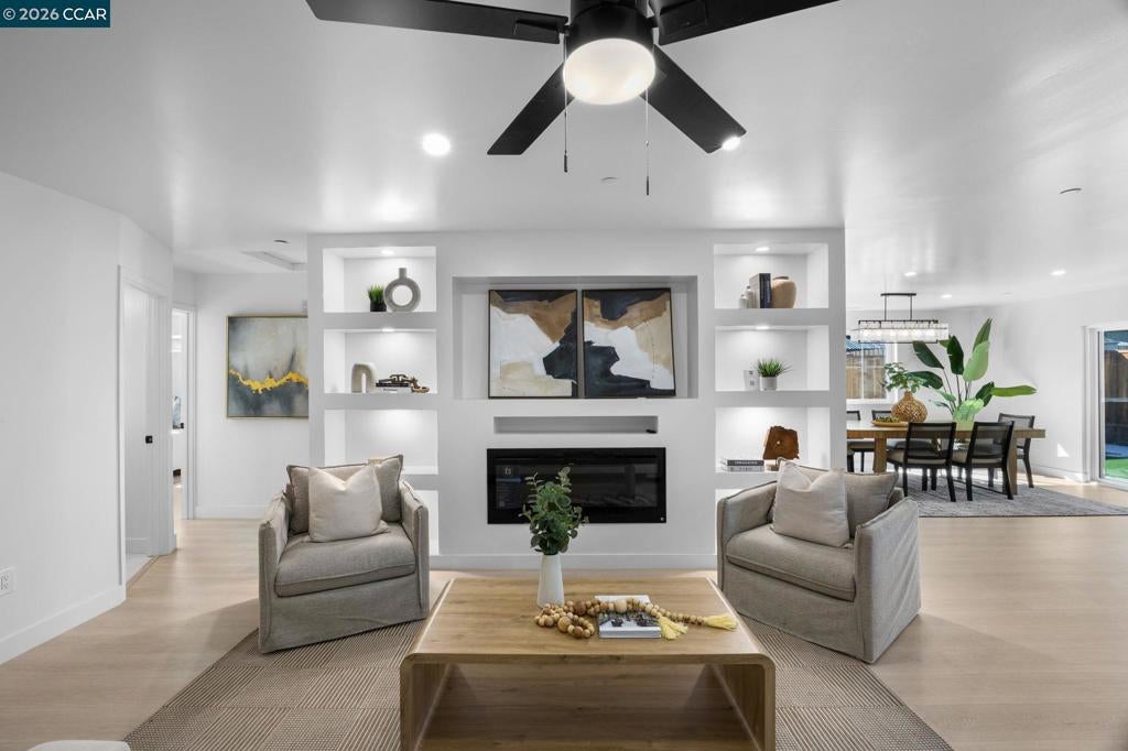 3225 Ida Dr