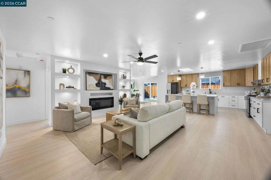 3225 Ida Dr