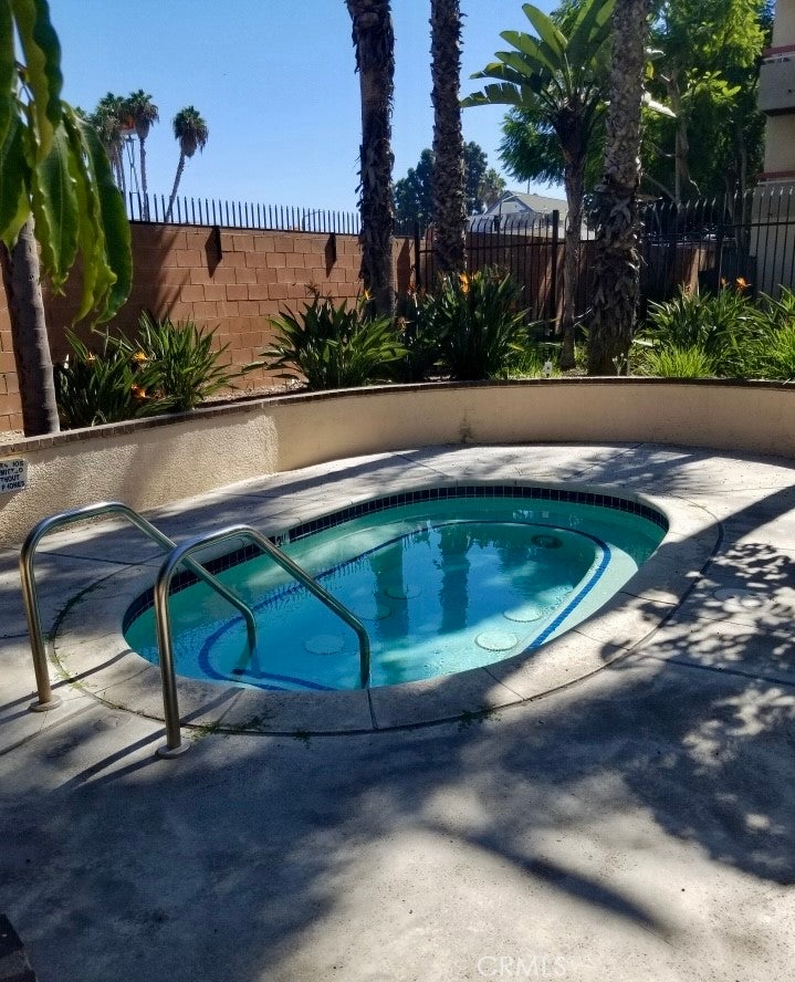 941 W Carson 202