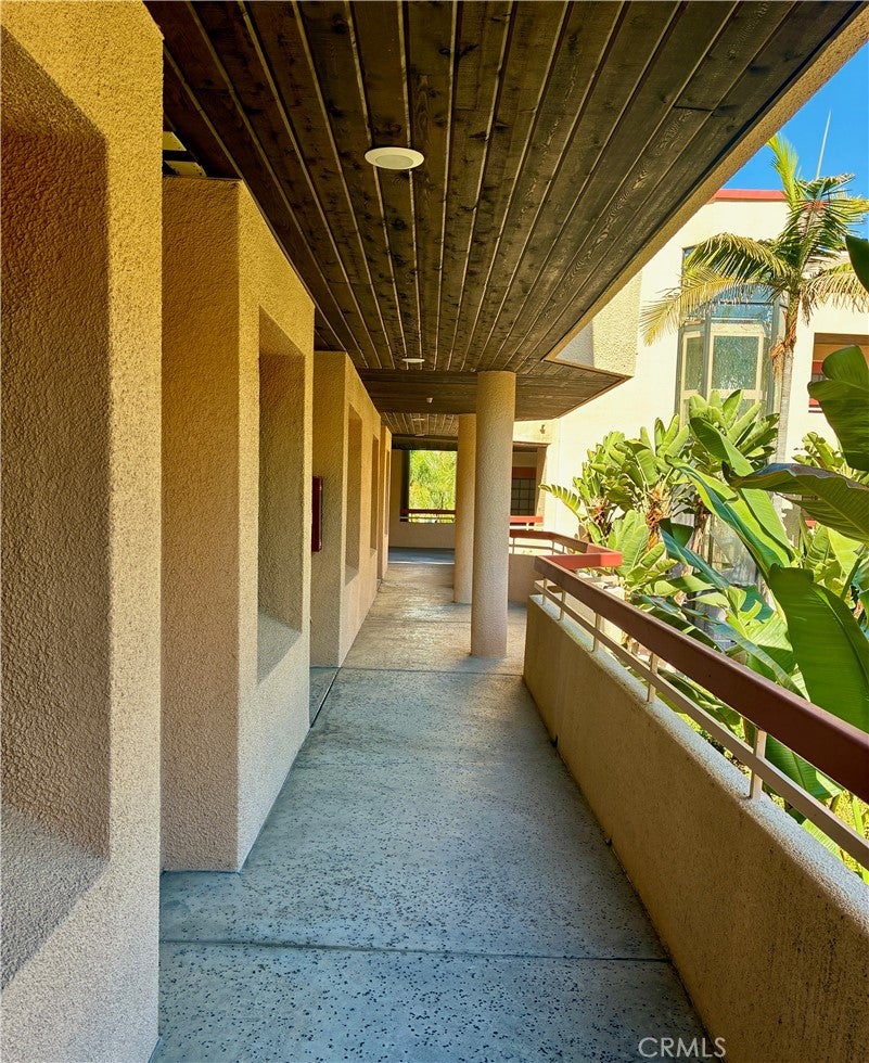 941 W Carson 202