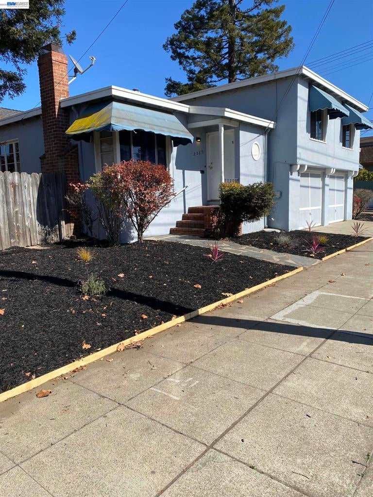 2069 Lincoln Ave.