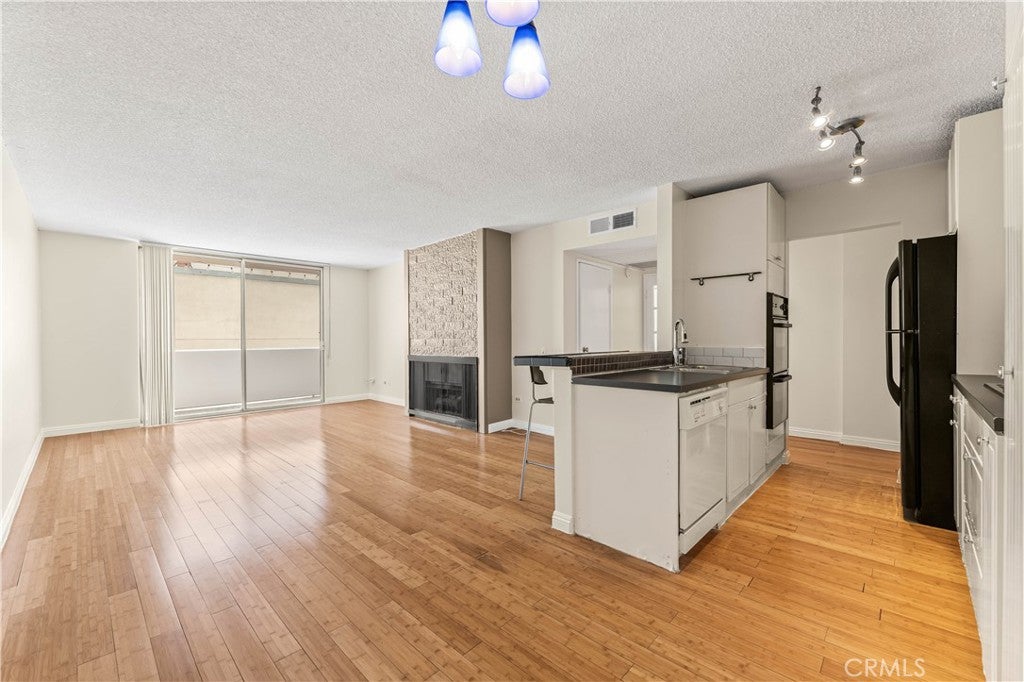 421 S La Fayette Park 406