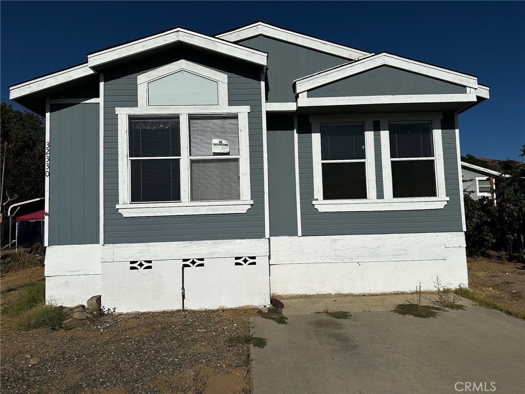 Charming move in ready manufactured home in Lake Elsinore, on a permanent foundation making it FHA eligible, & perfect for first time buyers. Inside you’ll find an open layout with new flooring, fresh paint, carpeted bedrooms, a spacious kitchen with an island, and a private master suite with bath and small walk-in closet. Spacious lot with room for a garage, or workshop in the rear. Prime location near Pechanga Resort Casino, shopping, grocery stores, and I-15 freeway. This home blends affordability, style, and future potential.