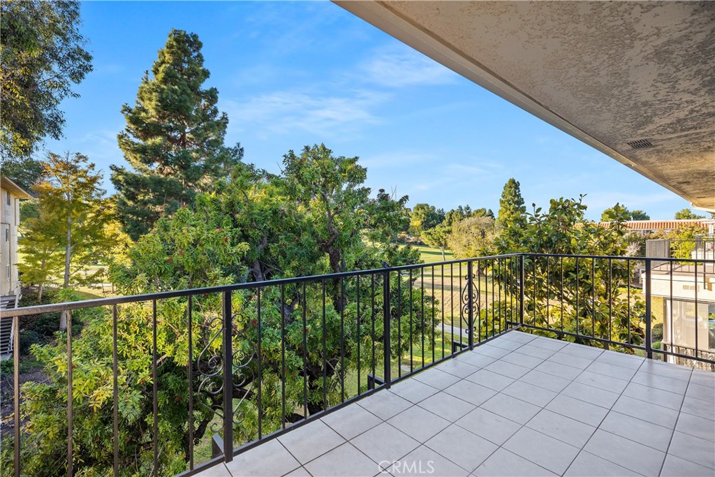 2388 W Via Mariposa 3E