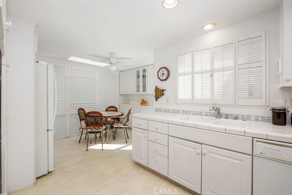 2388 W Via Mariposa 3E