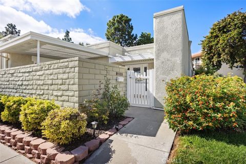 Photo of 2263 Via Puerta #D, Laguna Woods, CA 92637 (MLS # OC25247095) Photo of 2263 Via Puerta #D, Laguna Woods, CA 92637 (MLS # OC25247095)