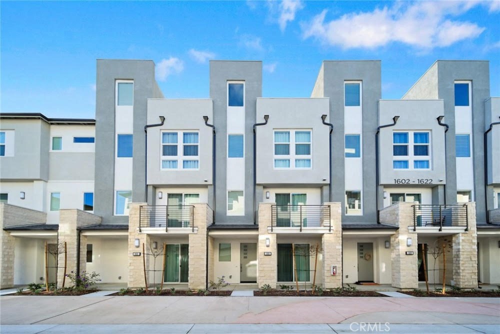 Located within the desirable, gated “100 West community” built by renowned builder Toll Brothers is a four story home that boasts modern designs. Turn-key ready with furnitures. This cute townhouse's first level consists of a downstairs bedroom and bathroom. Main level holds the open concept living area. Kitchen is complete with gorgeous white cabinetry and center island. Two patios on the main level allow for an enhanced indoor/outdoor flow. Third level features the luxurious master suite as well as remaining bedrooms. Windows throughout allow for sunlight to pour in, bringing in a plethora of natural lighting. Residing on the upmost level is a roof top deck that is perfect for entertaining guests. Additional highlights include two car garage, gated community, swimming pool and many more. Centrally located within the heart of Orange County, this home is minutes away from Disneyland, Angels Stadium, Honda Center, shopping, and dining. This home allows for the lively Anaheim lifestyle, all while offering both comfort and convenience.