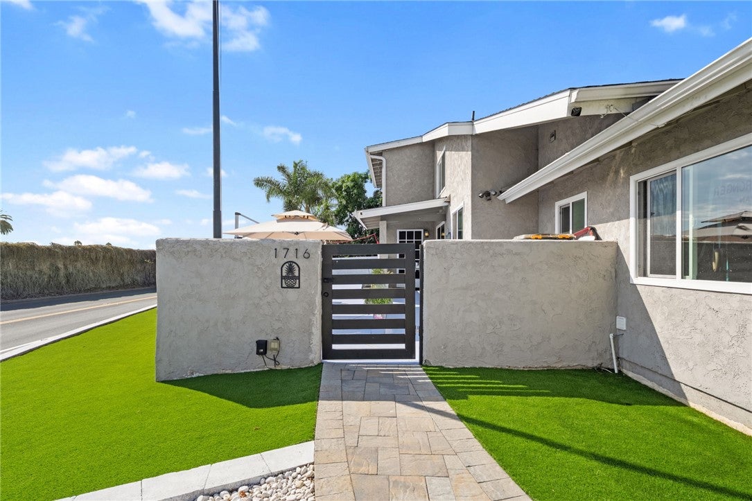 1716 Soto Street